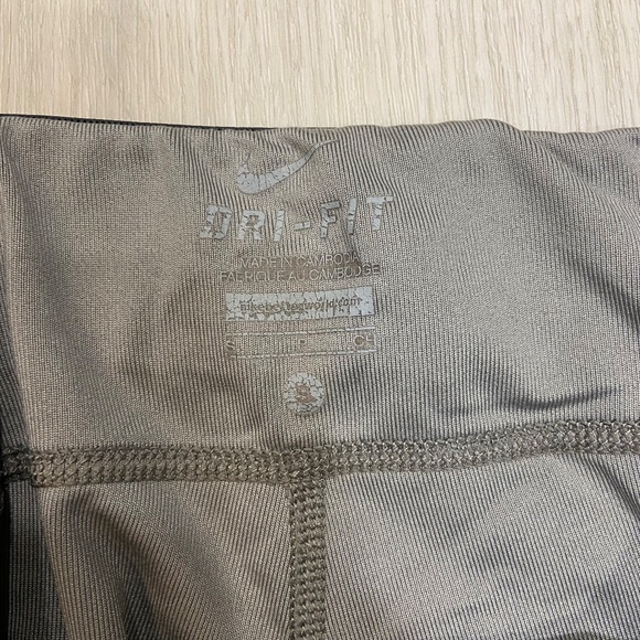 Nike Dri Fit Stay Warm Printed Running Capri Pants Womens Small - Picture 4 of 11